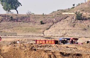 खनिजों के अवैध उत्खनन एवं परिवहन पर 04 ट्रेक्टर जप्त