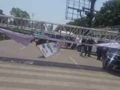विश्व साइकिल दिवस का सेटअप निकालते समय एंगल गिरने से एक मजदूर घायल