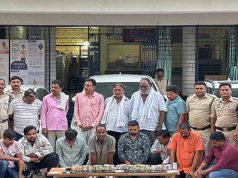 पुलिस ने 14 लोगों को जुआ खेलते पकड़ा, कैश-कार और मोबाइल सब जब्त