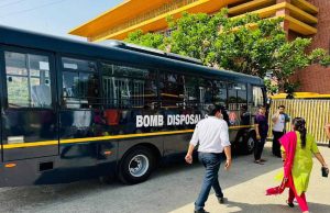 दिल्ली: 50 स्कूलों को बम धमकी, डॉग स्क्वायड और बम डिस्पोजल टीम सक्रिय