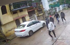 सतना में व्यापारी के घर पर नकाबपोशों का हमला, ताबड़तोड़ फायरिंग से दहशत का माहौल