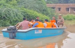 UP में बाढ़ का कहर: 17 जिले, 402 गांव और 84 हजार प्रभावित, 11 मंत्री उतरे मैदान में