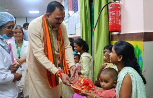 रायपुर : स्वास्थ्य मंत्री श्याम बिहारी जायसवाल ने बीजापुर में औचक निरीक्षणों से जांची विभागीय काम की हकीकत