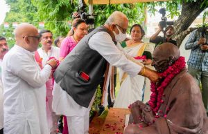उपराष्ट्रपति पद के प्रत्याशी बी. सुदर्शन रेड्डी का लखनऊ आगमन, हुआ जोरदार स्वागत