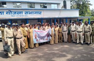 रेडीमेड घटिया वर्दी के विरोध में कोटवार संगठन पहुंचा जनसुनवाई