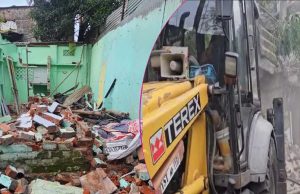 भोपाल में रेप और लव जिहाद के आरोपियों के अवैध मकानों पर चला प्रशासन का बुलडोजर