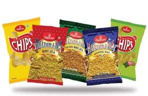 हल्दीराम पर उपभोक्ता फोरम की कार्रवाई, कम वजन वाले नमकीन पैकेट पर 1 लाख रुपये का जुर्माना