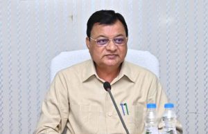 रायपुर : कारखानों में श्रमिकों के नियमित स्वास्थ्य जाँच में नहीं चलेगी मनमानी, श्रम मंत्री देवांगन ने दिए कड़े निर्देश