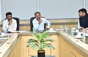 मुख्यमंत्री के प्रमुख सचिव ने नक्सल प्रभावित जिलों में विकास कार्यों की समीक्षा की