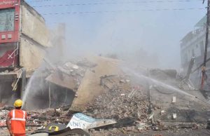 मेरठ में सेंट्रल मार्केट में कॉम्प्लेक्स धराशायी, 22 सेकंड में दुकाने मलबे में तब्दील