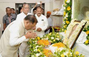 मुख्यमंत्री विष्णु देव साय ने पूर्व विधानसभा उपाध्यक्ष स्वर्गीय बनवारी लाल अग्रवाल को दी श्रद्धांजलि