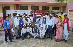 लड़कियों ने मैदान में कदम रखा: अंतरराष्ट्रीय बालिका दिवस के अवसर पर स्कूलों में लड़के-लड़कियों के संयुक्त क्रिकेट मैच का आयोजन