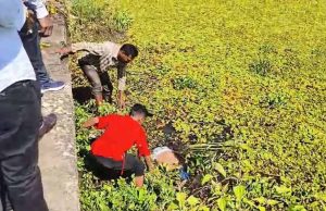 नगर पालिका की सफाई, तालाब से मिली लाश, पुलिस जांच में जुटी