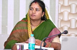 रायपुर : जनसेवा ही हमारा संकल्प – मंत्री श्रीमती लक्ष्मी राजवाड़े ने जनदर्शन में सुनी जनता की समस्याएँ, त्वरित निराकरण के दिए निर्देश