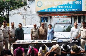 थाना अयोध्यानगर जोन-2 पुलिस की आनलाइन क्रिकेट सट्टा गिरोह पर बडी कार्यवाही, नगदी सहित लगभग 50 लाख रुपये का मसरुका जब्त