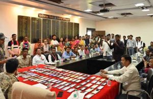 धनतेरस पर दंतेवाड़ा पुलिस की बड़ी पहल, लौटाए 107 खोए हुए मोबाइल