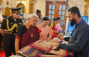 लखनऊ में क्राफ्टरूट्स प्रदर्शनी में मध्यप्रदेश की बाग प्रिंट कला का प्रदर्शन