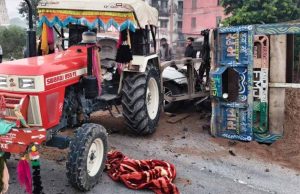 ग्वालियर-झांसी हाईवे पर भीषण टक्कर: रेत भरे ट्रैक्टर से भिड़ी फॉर्च्यूनर, 5 की मौत