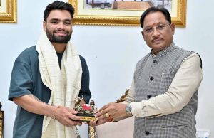 भारतीय क्रिकेट टीम के बल्लेबाज़ रिंकू सिंह ने मुख्यमंत्री से की सौजन्य मुलाकात