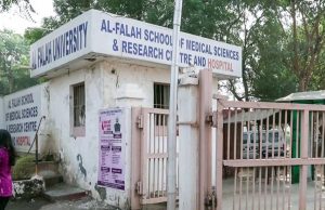 अल फलाह के चेयरमैन के मकान पर बुलडोजर कार्रवाई, नोटिस चस्पा और 3 दिन की मोहलत