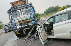 गुना में तेज रफ्तार कार ट्रक से भिड़ी, तीन दोस्तों की मौके पर मौत