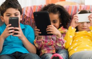 अध्ययन का खुलासा: 73% लोग मोबाइल की लत के शिकार, मानसिक स्वास्थ्य पर बढ़ता खतरा