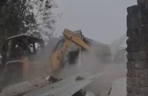 खंडवा में लव जिहाद के आरोपी अरबाज शाह के ठिकानों पर बुलडोजर चला, वीडियो वायरल