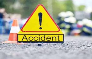 दो बाइकों की आमने-सामने भिड़ंत: एक युवक की मौत, तीन घायल