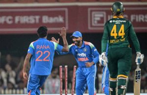 अफ्रीका ने पावरप्ले में गंवाए तीन विकेट, जॉर्जी-मैथ्यू ने पारी को संभाला