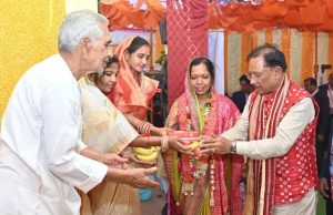 मुख्यमंत्री विष्णुदेव साय बसना सलखण्ड में मां महालक्ष्मी पूजन कार्यक्रम में हुए शामिल