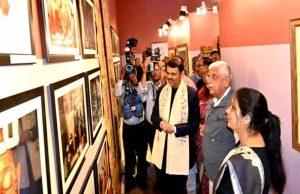 महाराष्ट्र के मुख्यमंत्री फडणवीस ने रामायण से संबंधित प्रदर्शनी का किया लोकार्पण