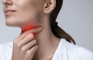 गले की सूजन और खराश से राहत दिलाएंगे ये असरदार आयुर्वेदिक नुस्खे