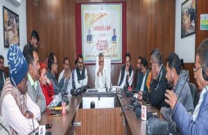 प्रभारी मंत्री इन्दर सिंह परमार ने प्रेस वार्ता को किया संबोधित