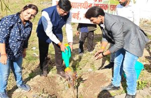 जनजातीय कार्य विभाग में संचालित छात्रावास प्रांगण में पौधारोपण कर किया भारतीय वीर शहीदों को याद