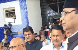 विधानसभा में मंत्री कंसाना बेहोश, अस्पताल में कराया भर्ती; कांग्रेस विधायक लेकर आए खराब फसलों की तख्तियां