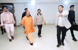 कार्य में लाएं तेजी, गुणवत्ता का रखें विशेष ध्यान : सीएम योगी