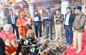 जनता दर्शन में CM योगी का आश्वासन: जरूरतमंदों को आवास, बीमारों का होगा इलाज