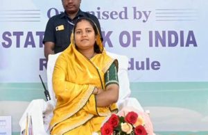 रायपुर : मंत्री लक्ष्मी राजवाड़े ने बालिकाओं को साइकिल वितरण कर बढ़ाया उत्साह