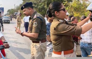 यातायात जागरूकता की मिसाल: पुलिस ने दी समझाइश, नियम मानने वालों को मुफ्त हेलमेट