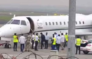 चार्टर्ड विमान से दिल्ली पहुंचे विजय, करूर भगदड़ केस में CBI के सामने पेश; दफ्तर के बाहर जुटी भीड़