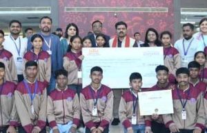 दिल्ली में आयोजित मॉडल यूथ ग्राम सभा में कोसमगुड़ा एकलव्य विद्यालय के युवाओं को मिला प्रथम पुरस्कार