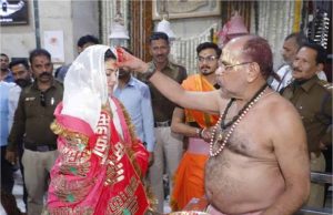 महाकाल की भक्ति में लीन जैकलिन फर्नांडीस, नंदी हॉल में बैठकर किए विशेष दर्शन