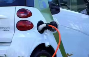 EV यूज़र्स को बड़ी राहत: दिल्ली सरकार ने 2026 तक हर इलाके में चार्जिंग नेटवर्क बढ़ाने का बनाया रोडमैप