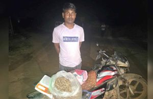 महाराष्ट्र से मोटरसाइकिल पर गांजा ला रहा तस्कर गिरफ्तार, गांव ले जाते समय पुलिस ने दबोचा