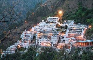 वैष्णो देवी भवन में कैमरा प्रतिबंधित, फिर अंदर का वीडियो कैसे बना? शिखा पर FIR दर्ज