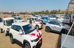 Ujjain Vikram Vyapar Mela 2026 में लग्जरी कारों की मांग आसमान पर, BMW, मर्सिडीज और जैगवार को मिली 50% टैक्स छूट