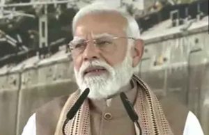 पीएम मोदी का एआई सम्मेलन में तंज: “कांग्रेस पहले से नंगी, कपड़े उतारने की क्या जरूरत”