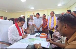 उपमुख्यमंत्री विजय शर्मा ने विधायक कार्यालय में आमजन से की मुलाकात