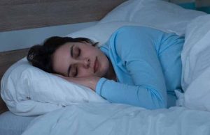 क्या महिलाओं को पुरुषों से ज्यादा नींद चाहिए? जानिए साइंस क्या कहती है