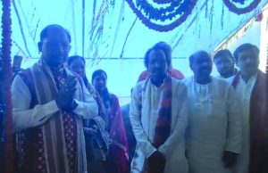 नुआपाड़ा में मुख्यमंत्री विष्णुदेव साय ने किए वैष्णो देवी मंदिर के दर्शन, परिवार संग दिखे